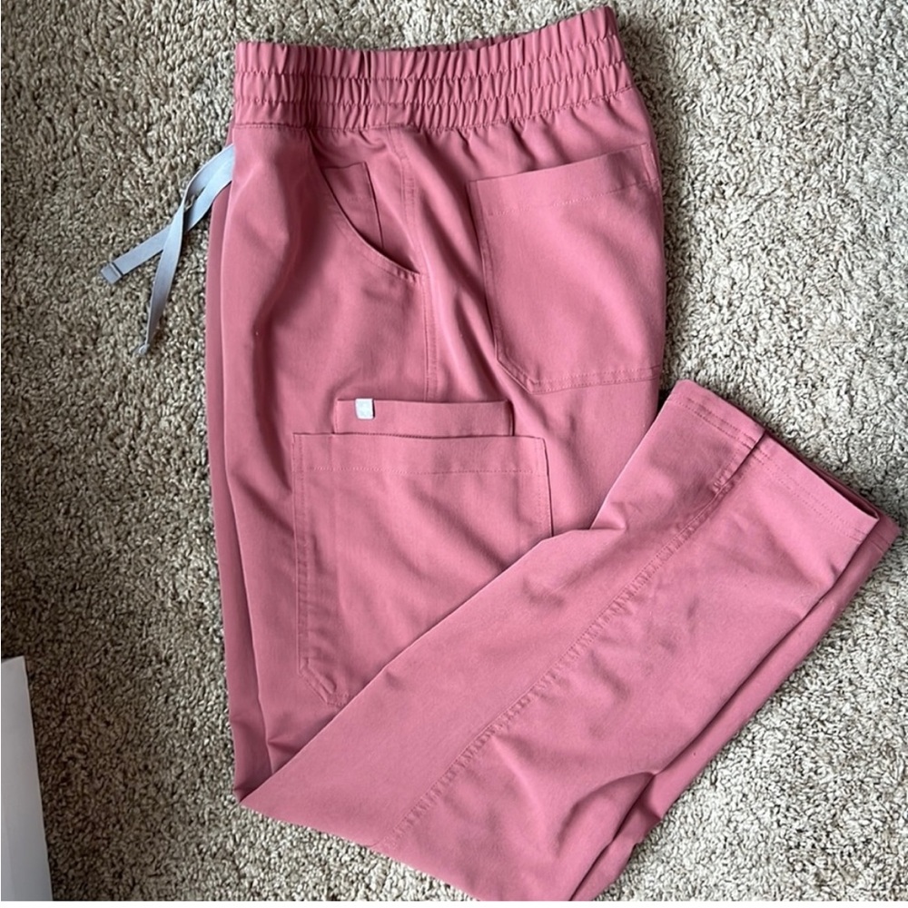 High waisted mauve Figs scrub pant